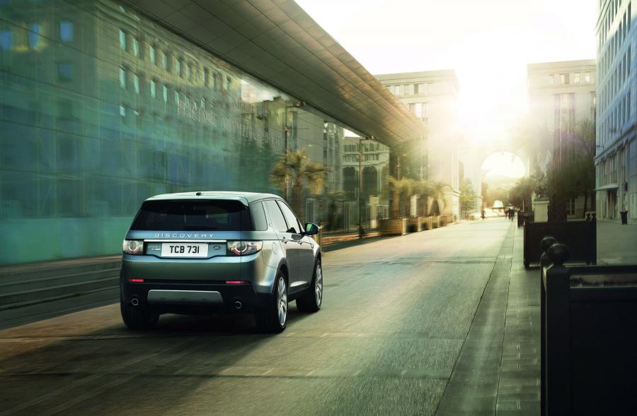  Land Rover Discovery Sport HSE Luxury 2015 года  (фото 13 из 62)